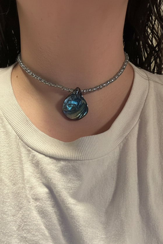 She Sells Seashells - 14 1/2” Beaded Choker Necklace